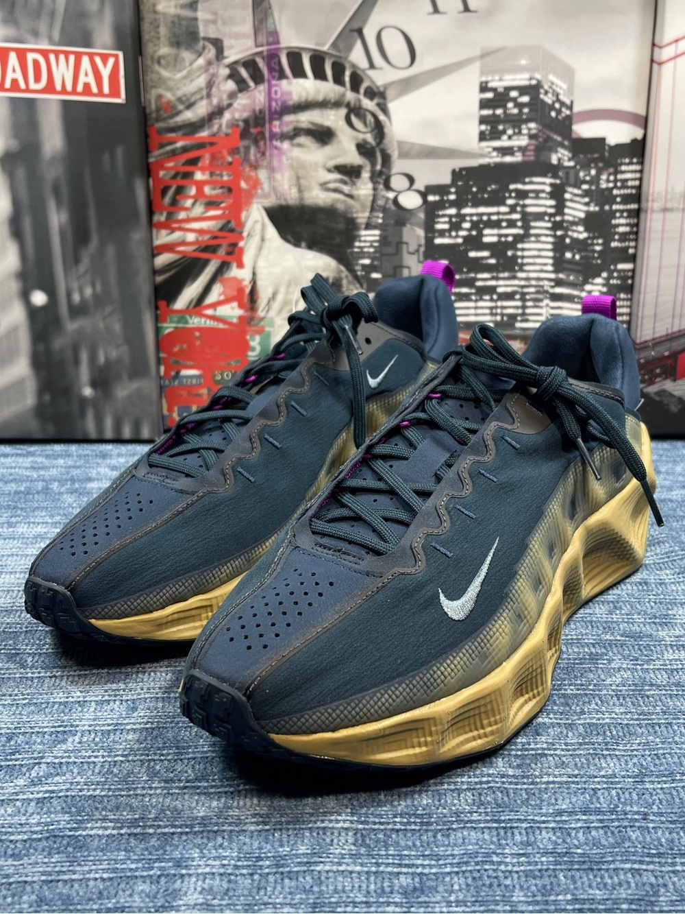 Nike Mens Sz 10 Ava Rover Armory Navy/Parachute Beige/Vivid Purple/Armory Slate